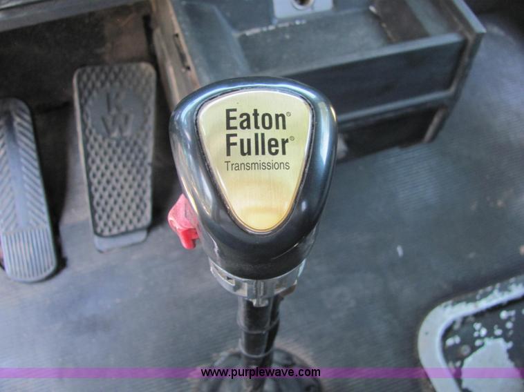 image for item C2575 1990 Kenworth T600 semi truck