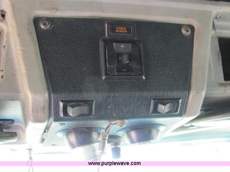 image for item C2575 1990 Kenworth T600 semi truck