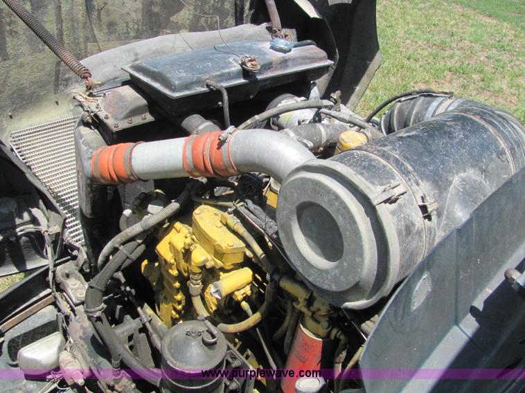 image for item C2575 1990 Kenworth T600 semi truck