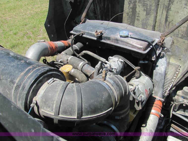 image for item C2575 1990 Kenworth T600 semi truck