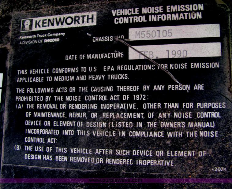 image for item C2575 1990 Kenworth T600 semi truck