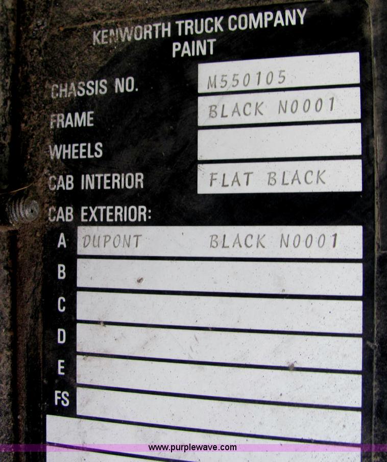 image for item C2575 1990 Kenworth T600 semi truck