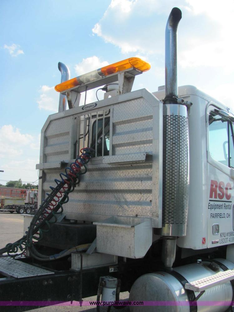 image for item C2576 2006 Freightliner Columbia semi truck