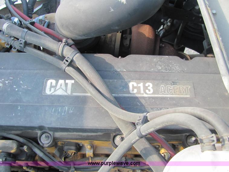 image for item C2576 2006 Freightliner Columbia semi truck