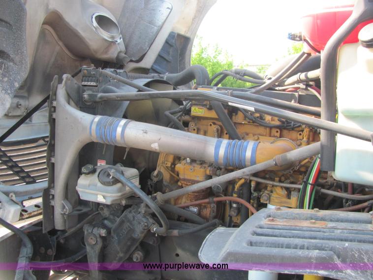 image for item C2576 2006 Freightliner Columbia semi truck