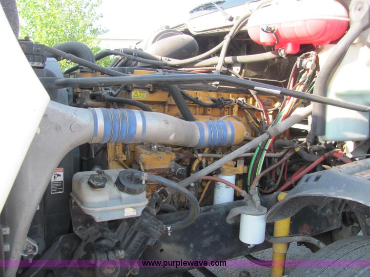 image for item C2576 2006 Freightliner Columbia semi truck