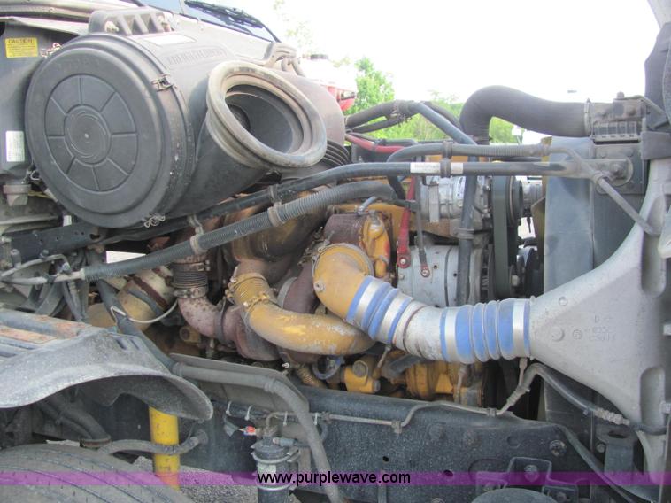 image for item C2576 2006 Freightliner Columbia semi truck