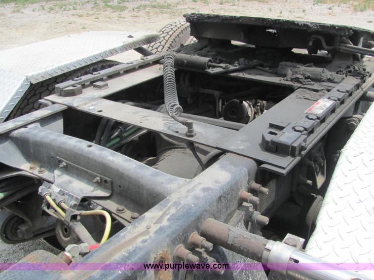 image for item C2581 2007 Freightliner Columbia semi truck