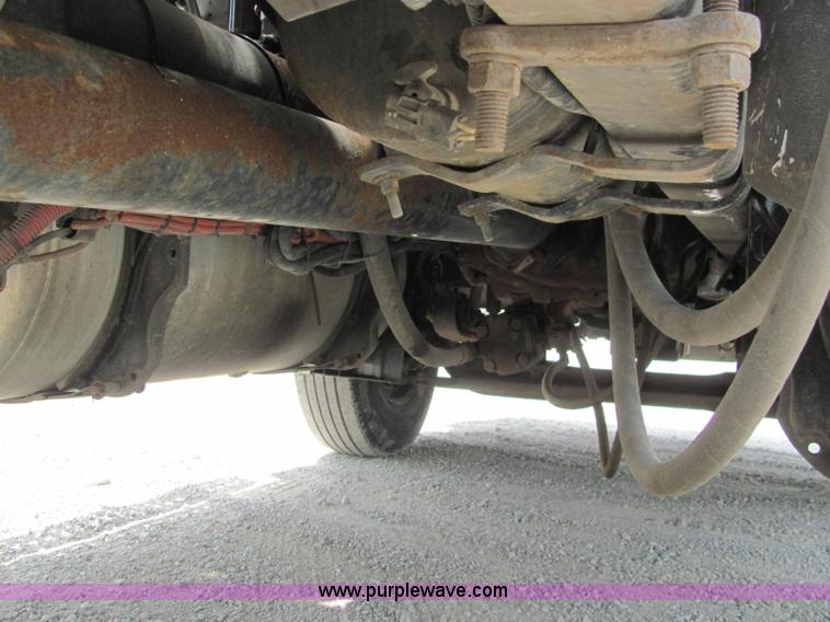 image for item C2581 2007 Freightliner Columbia semi truck