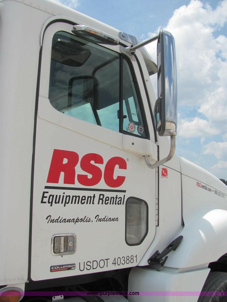 image for item C2581 2007 Freightliner Columbia semi truck