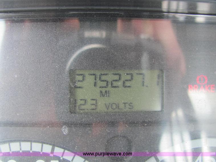 image for item C2581 2007 Freightliner Columbia semi truck