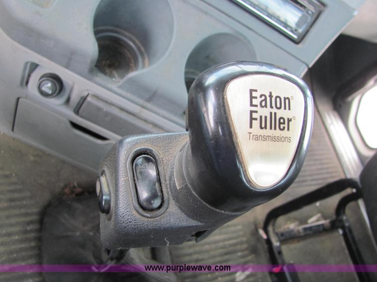 image for item C2581 2007 Freightliner Columbia semi truck