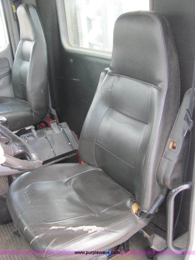 image for item C2581 2007 Freightliner Columbia semi truck