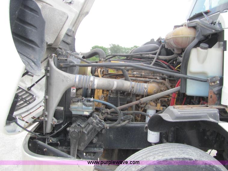 image for item C2581 2007 Freightliner Columbia semi truck