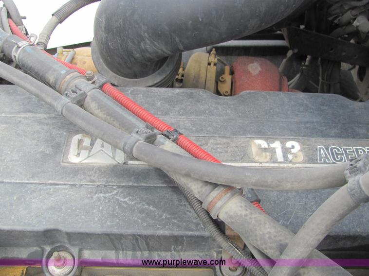 image for item C2581 2007 Freightliner Columbia semi truck