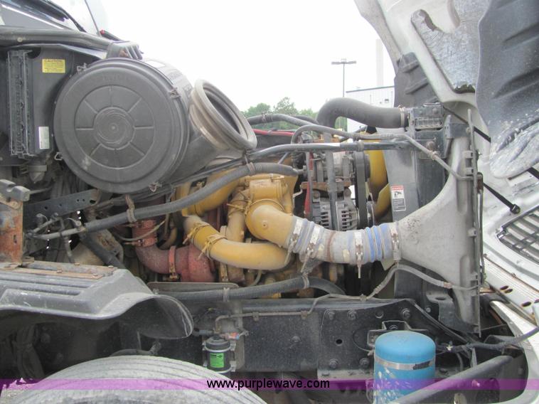 image for item C2581 2007 Freightliner Columbia semi truck