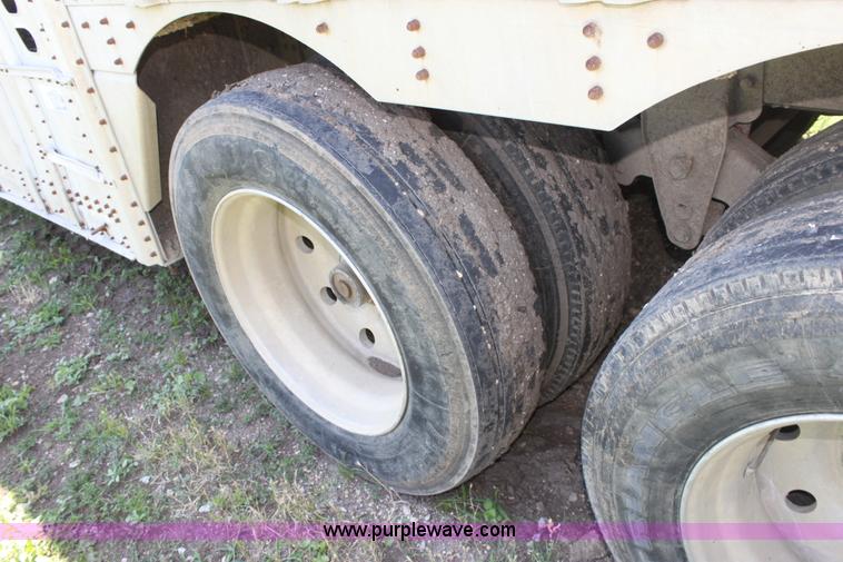 image for item D5179 1993 Wilson 48' cattle pot trailer