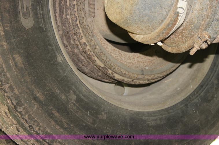 image for item D5179 1993 Wilson 48' cattle pot trailer