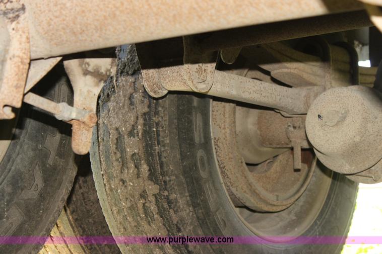 image for item D5179 1993 Wilson 48' cattle pot trailer