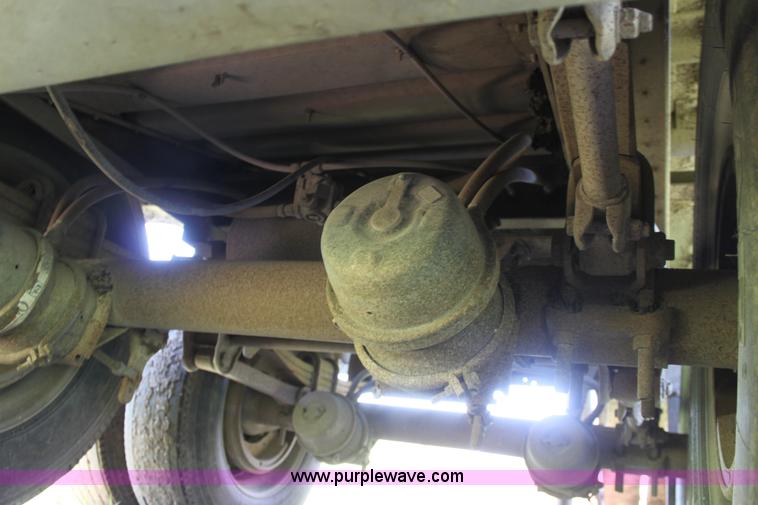 image for item D5179 1993 Wilson 48' cattle pot trailer