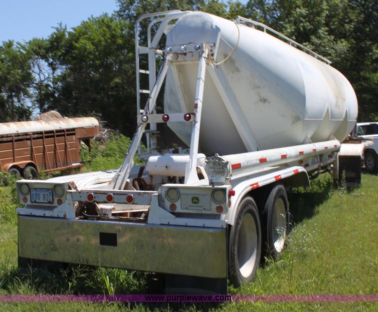 image for item D5206 1992 Fruehauf dry bulk trailer