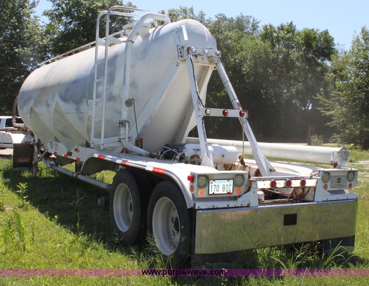 image for item D5206 1992 Fruehauf dry bulk trailer