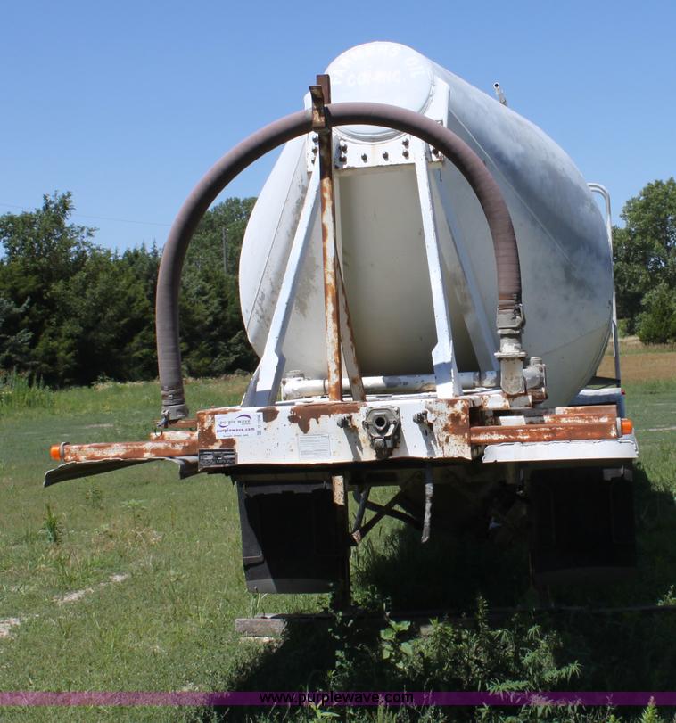 image for item D5206 1992 Fruehauf dry bulk trailer