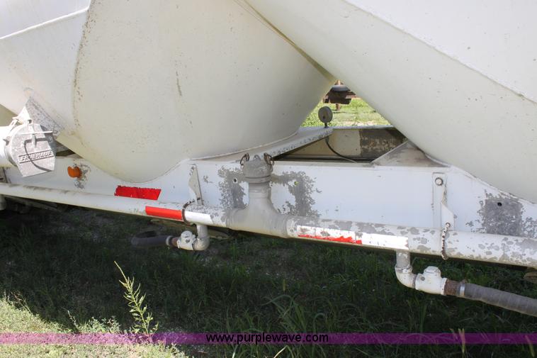 image for item D5206 1992 Fruehauf dry bulk trailer