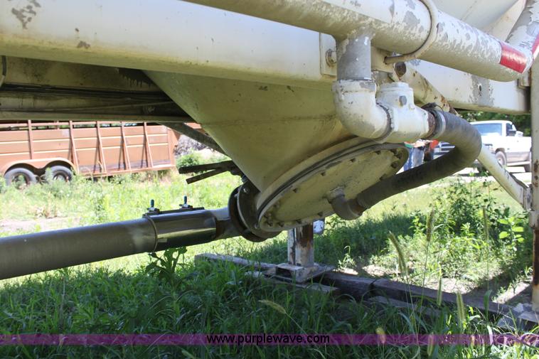 image for item D5206 1992 Fruehauf dry bulk trailer