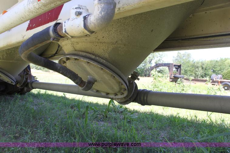 image for item D5206 1992 Fruehauf dry bulk trailer