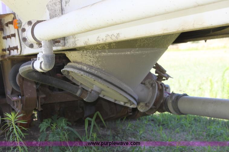 image for item D5206 1992 Fruehauf dry bulk trailer