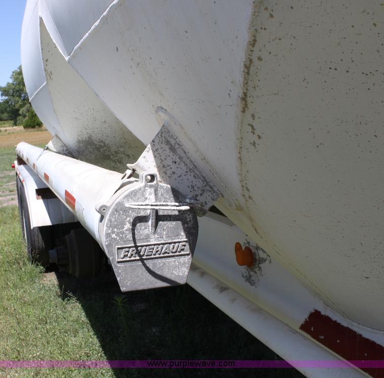 image for item D5206 1992 Fruehauf dry bulk trailer