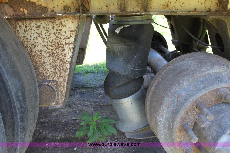 image for item D5206 1992 Fruehauf dry bulk trailer