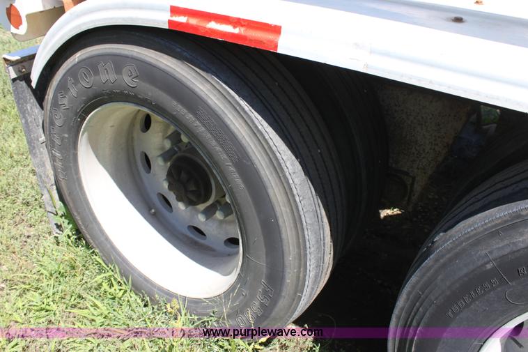 image for item D5206 1992 Fruehauf dry bulk trailer