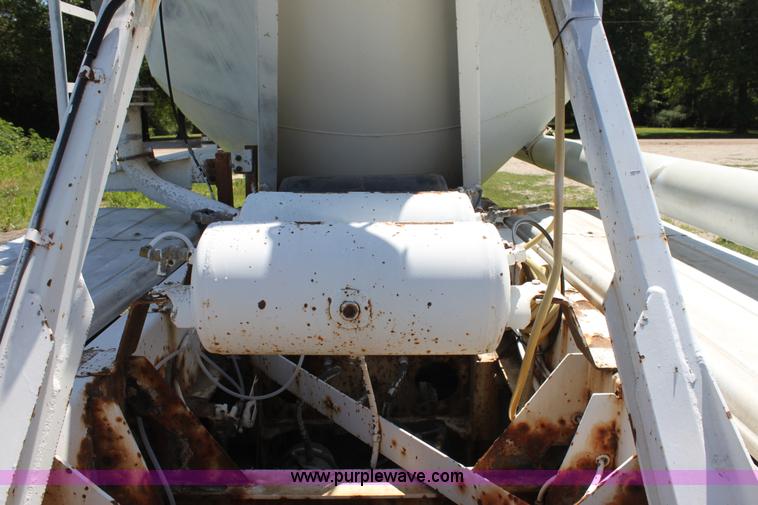 image for item D5206 1992 Fruehauf dry bulk trailer