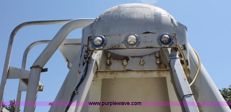 image for item D5206 1992 Fruehauf dry bulk trailer