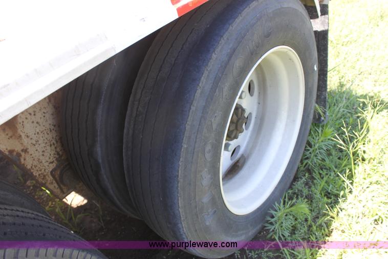 image for item D5206 1992 Fruehauf dry bulk trailer