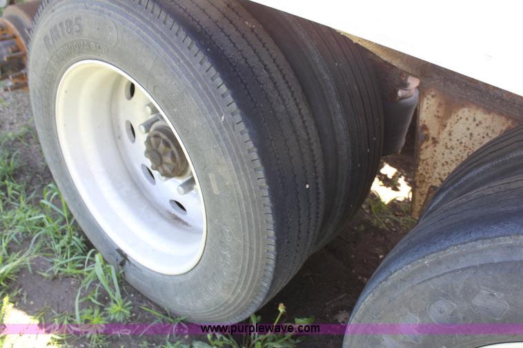 image for item D5206 1992 Fruehauf dry bulk trailer