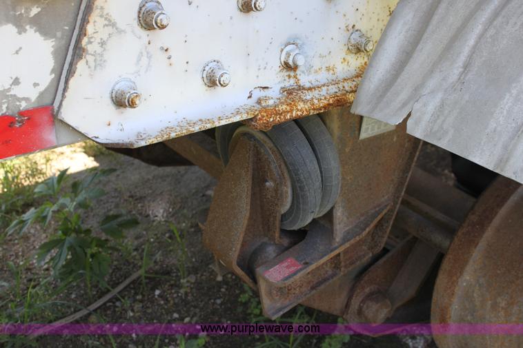 image for item D5206 1992 Fruehauf dry bulk trailer