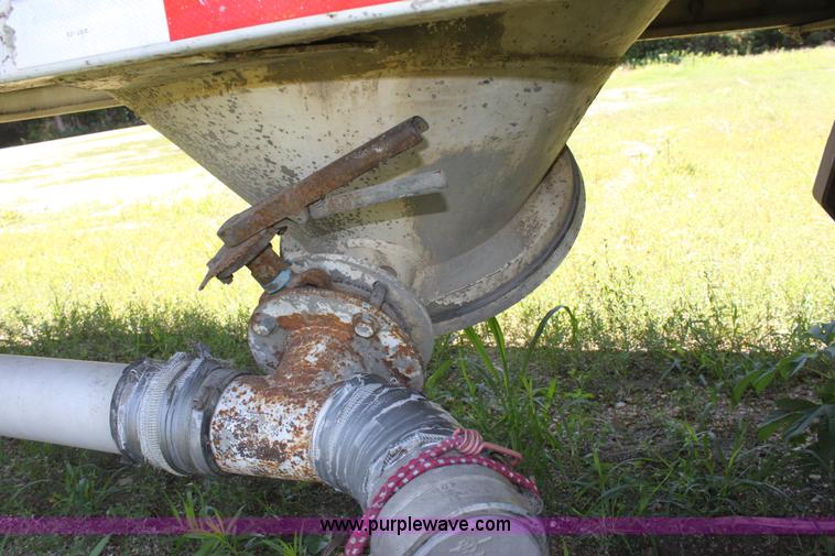 image for item D5206 1992 Fruehauf dry bulk trailer