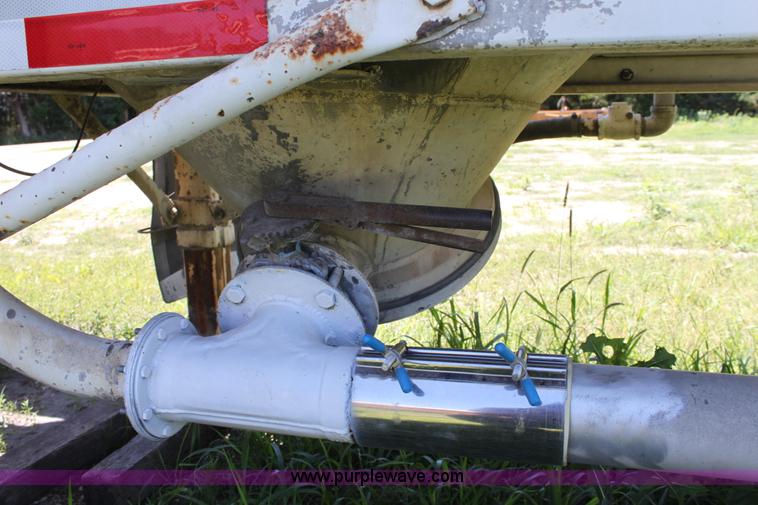 image for item D5206 1992 Fruehauf dry bulk trailer