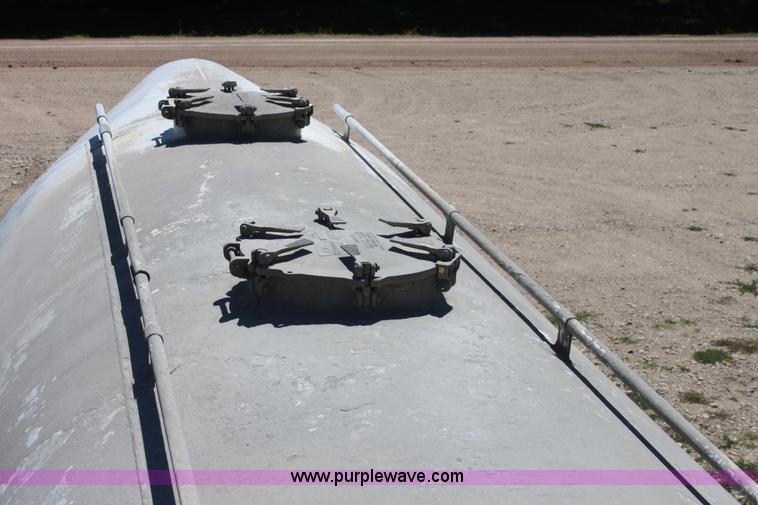 image for item D5206 1992 Fruehauf dry bulk trailer