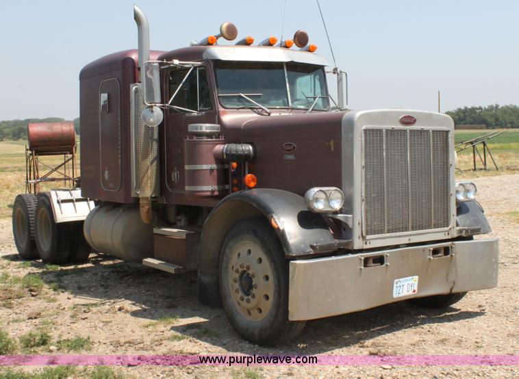image for item D5211 1984 Peterbilt 359 semi truck