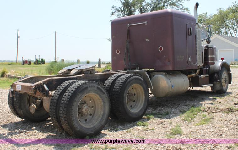 image for item D5211 1984 Peterbilt 359 semi truck