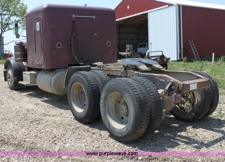 image for item D5211 1984 Peterbilt 359 semi truck