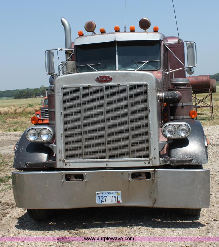image for item D5211 1984 Peterbilt 359 semi truck