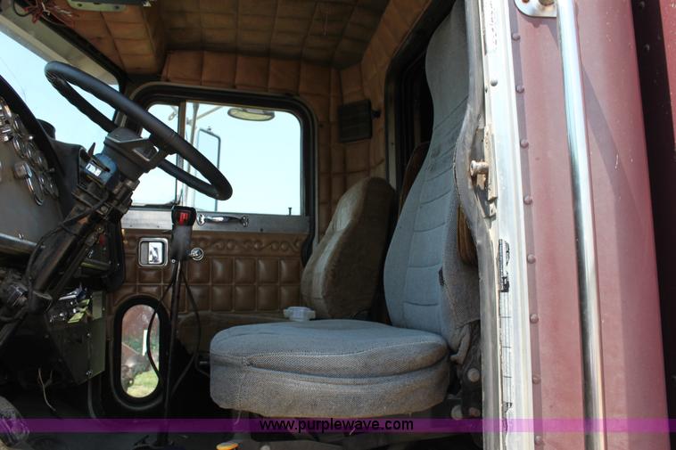 image for item D5211 1984 Peterbilt 359 semi truck