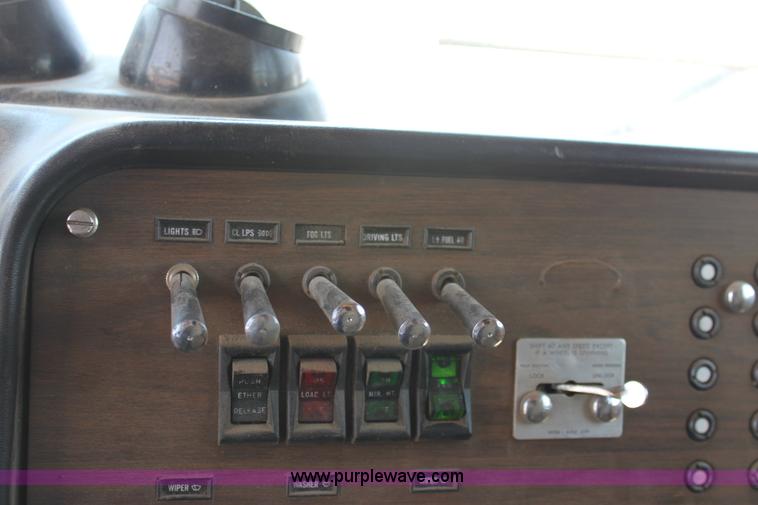 image for item D5211 1984 Peterbilt 359 semi truck