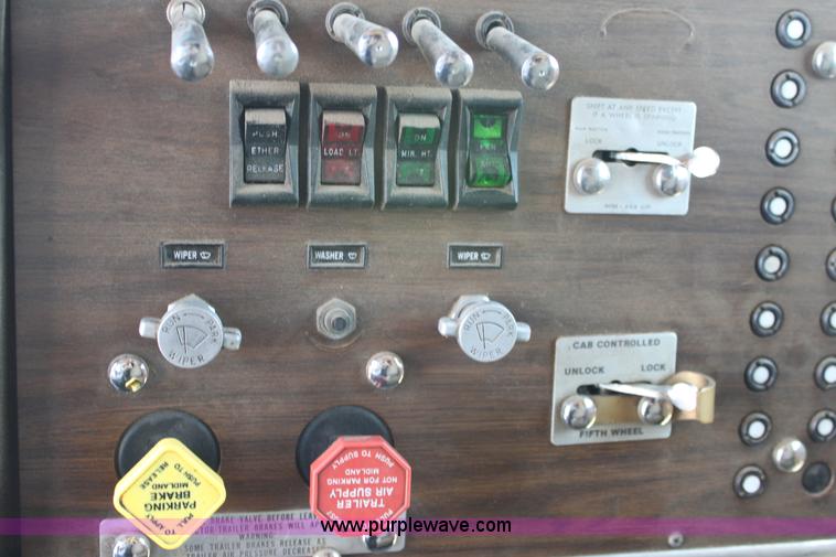 image for item D5211 1984 Peterbilt 359 semi truck