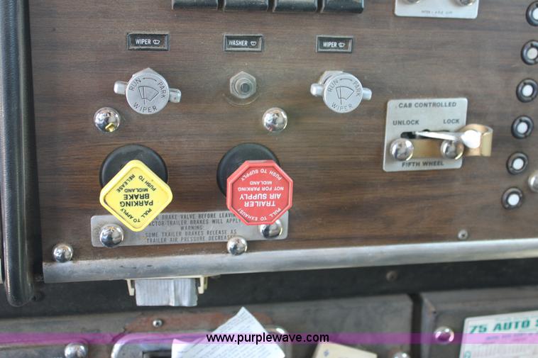 image for item D5211 1984 Peterbilt 359 semi truck